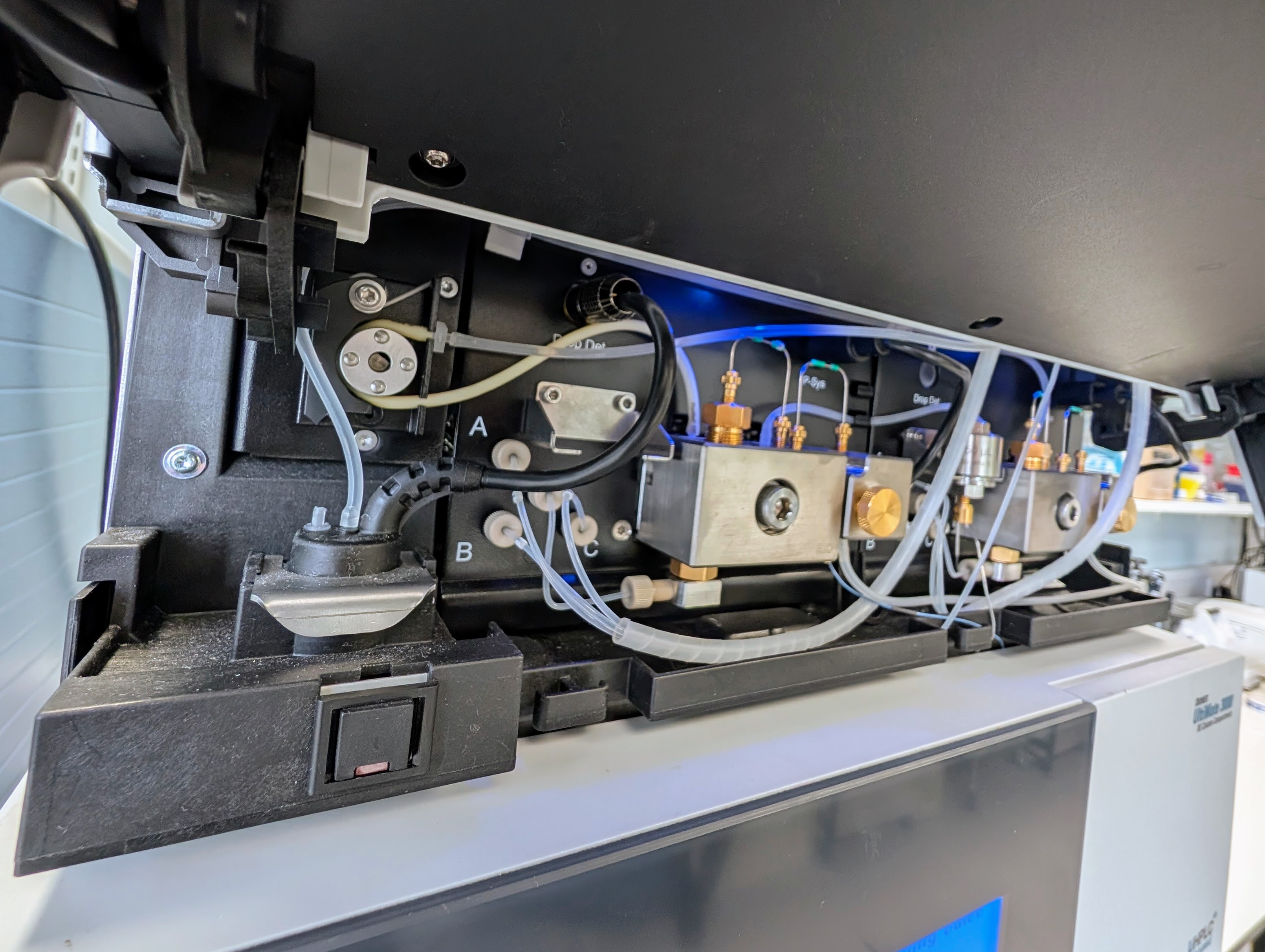 photo of uplc pump for qexactive for metabolomics