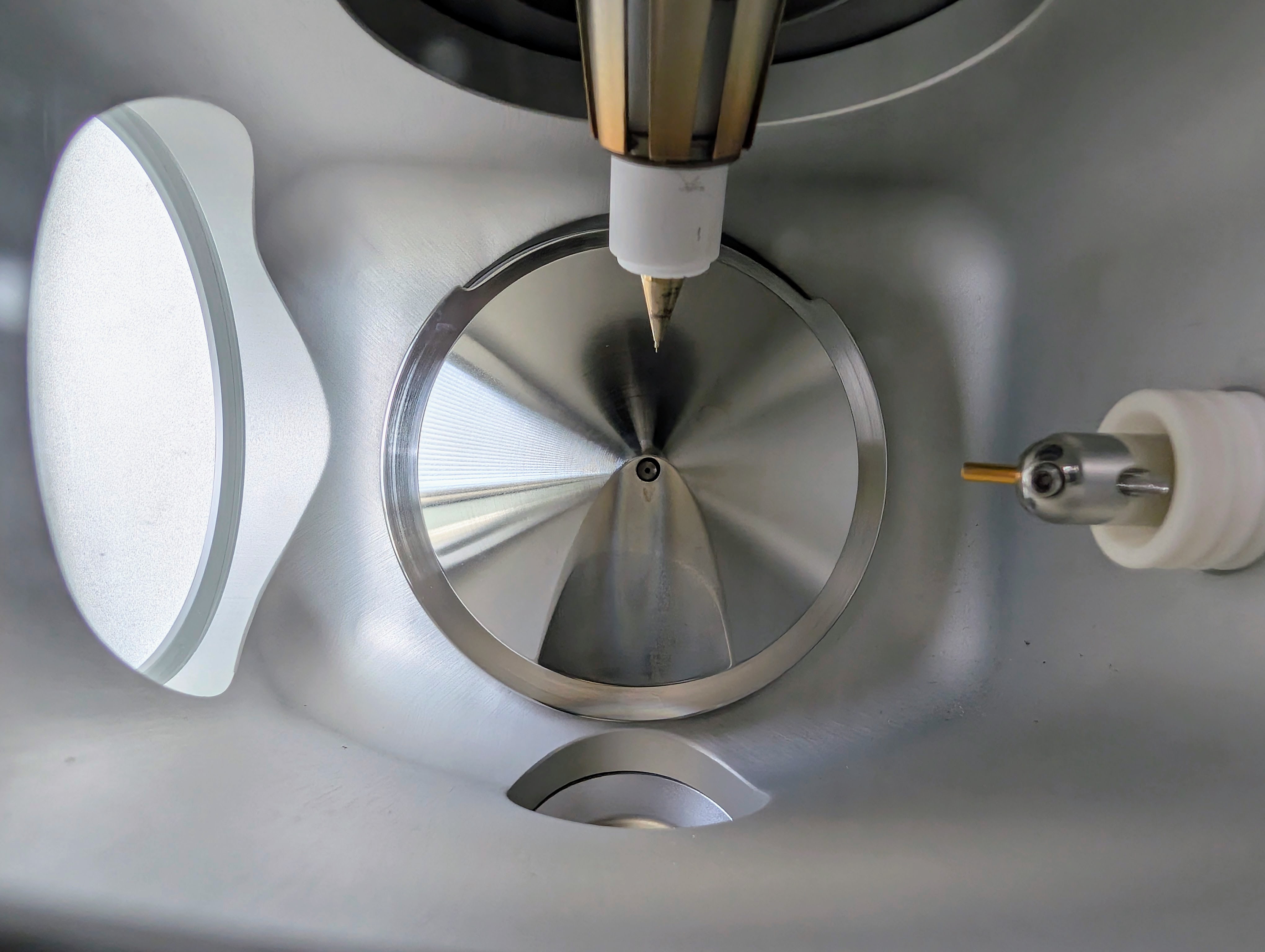 Photo inside esi source qexactive for metabolomics