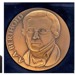 photo of stephen O'rahilly and berthold medal
