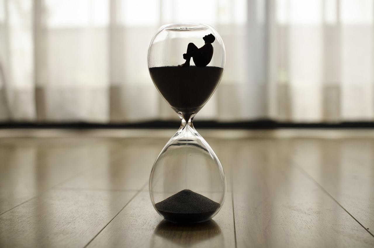 picture of an hour glass